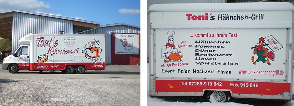 Grillwagen von Toni's Hähnchengrill mit angeschriebener Speisenliste